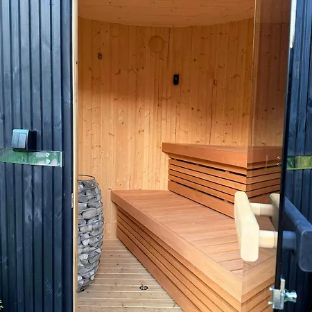 Wood-fired Hot Tub Sauna And 150 M To The